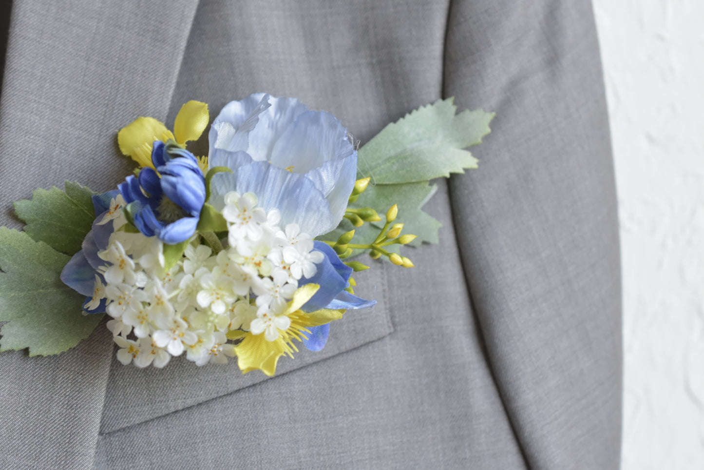 Vivid snowflake| Pocket Boutonniere